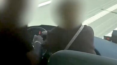 Hrdinská záchrana v Švédsku: Dva cestující zastavili autobus plný lidí poté, co řidič ztratil vědomí
