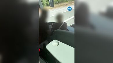 Hrdinská záchrana v Švédsku: Dva cestující zastavili autobus plný lidí poté, co řidič ztratil vědomí