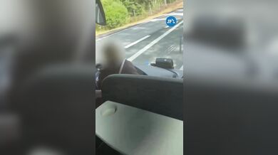 Hrdinská záchrana v Švédsku: Dva cestující zastavili autobus plný lidí poté, co řidič ztratil vědomí