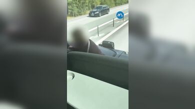 Hrdinská záchrana v Švédsku: Dva cestující zastavili autobus plný lidí poté, co řidič ztratil vědomí