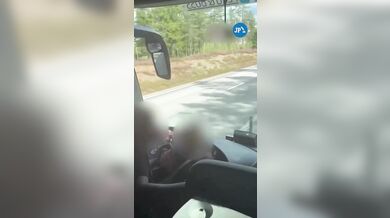 Hrdinská záchrana v Švédsku: Dva cestující zastavili autobus plný lidí poté, co řidič ztratil vědomí