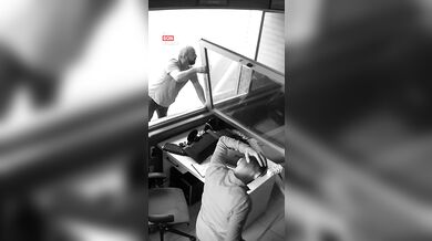 Nebezpečný žert na stanovišti taxíků v Istanbulu: Muž chtěl vystrašit kamarády a způsobil obrovský zmatek