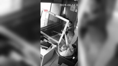 Nebezpečný žert na stanovišti taxíků v Istanbulu: Muž chtěl vystrašit kamarády a způsobil obrovský zmatek