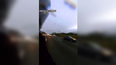 Nehoda během nebezpečné jízdy motorkáře
