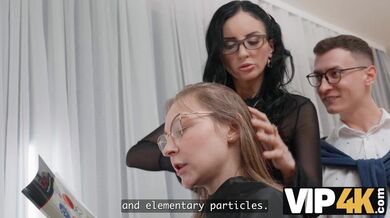 Sexy latinská zralá žena si užívá s mladým pérem