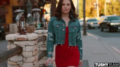 Casey Calvert si nechala nekompromisně vymlátit hnědou dírku tlustým pérem a užívala si každý hluboký příraz