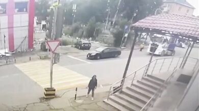 Smrtelná nehoda ve Vladivostoku: Nákladní vůz srazil sedmdesátiletou ženu