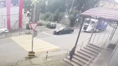 Smrtelná nehoda ve Vladivostoku: Nákladní vůz srazil sedmdesátiletou ženu