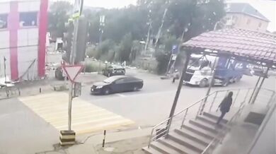 Smrtelná nehoda ve Vladivostoku: Nákladní vůz srazil sedmdesátiletou ženu