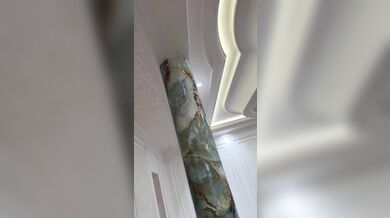 Umělecká proměna sloupu v Ozběkisztánu: Malíř vytvořil z obyčejného povrchu dokonalou imitaci mramoru