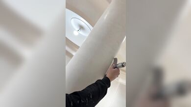 Umělecká proměna sloupu v Ozběkisztánu: Malíř vytvořil z obyčejného povrchu dokonalou imitaci mramoru