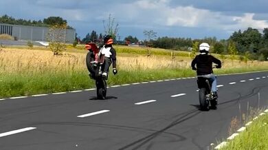 Střet dvou wheelie motorkářů