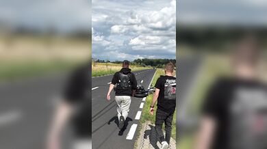 Střet dvou wheelie motorkářů