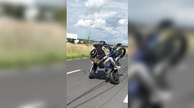 Střet dvou wheelie motorkářů