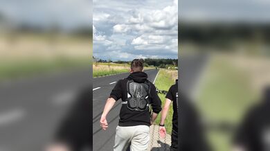 Střet dvou wheelie motorkářů