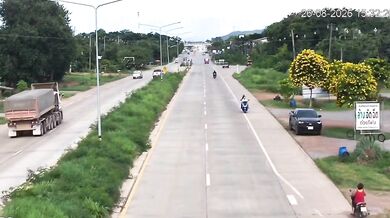 Ženu na motorce zasáhla do hlavy vodní meloun