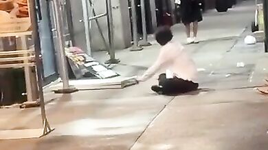 Karma pro agresivního opilce