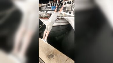 Ukázka toho, jak se nepokoušet dostat na loď