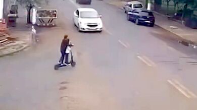 Srážka dětí na elektrické koloběžce s autem v Brazílii