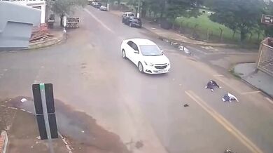 Srážka dětí na elektrické koloběžce s autem v Brazílii