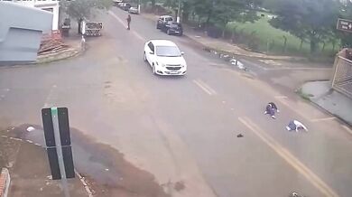 Srážka dětí na elektrické koloběžce s autem v Brazílii