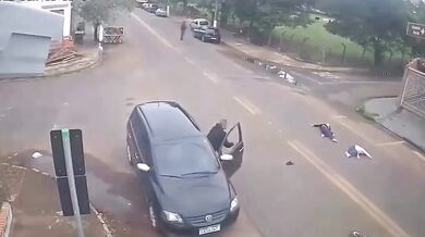 Srážka dětí na elektrické koloběžce s autem v Brazílii