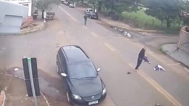 Srážka dětí na elektrické koloběžce s autem v Brazílii