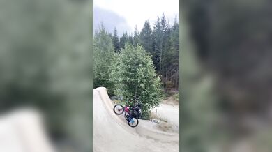 Nepovedený backflip na kole