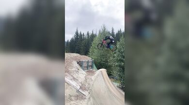 Nepovedený backflip na kole