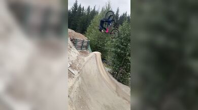 Nepovedený backflip na kole