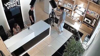 Uražený robot v ruském obchodě: Po strčení napadl zákazníka