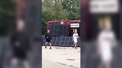 Nechtěná kopačka...