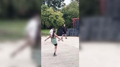 Nechtěná kopačka...