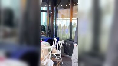 Dvojník Michaela Jacksona v restauraci: Při vystoupení na něj spadl těžký reproduktor