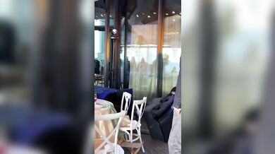 Dvojník Michaela Jacksona v restauraci: Při vystoupení na něj spadl těžký reproduktor