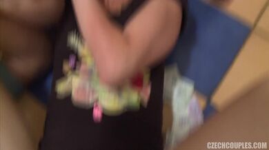 Swingerská akce na veřejné toaletě
