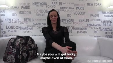 Tmavovláska amatérka Michaela na castingu