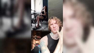Podvod na sociálních sítích: Dívka předstírala hru na bicí, ruský bubeník ji odhalil