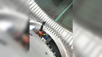 Pohled z výšky: Video ukazuje náročnou montáž obří větrné elektrárny