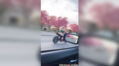 Ženský motowheelie fail