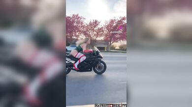 Ženský motowheelie fail