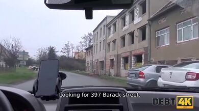 Místo splacení dluhu šuká s vymáhačem dluhů