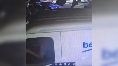 Řidič ztratil kontrolu nad vozidlem a vjel přímo do kavárny v Turecku