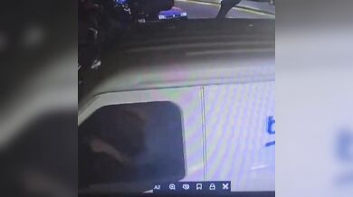 Řidič ztratil kontrolu nad vozidlem a vjel přímo do kavárny v Turecku
