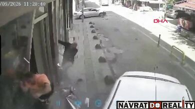 Dopravní nehoda skončila srážkou s chodci