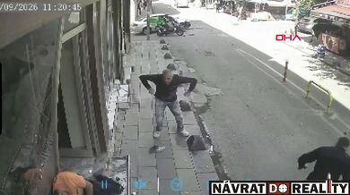 Dopravní nehoda skončila srážkou s chodci