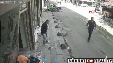 Dopravní nehoda skončila srážkou s chodci