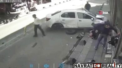 Dopravní nehoda skončila srážkou s chodci