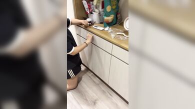 Žena se chtěla pochlubit manželovi úspěšnou montáží bezpečnostního zámku