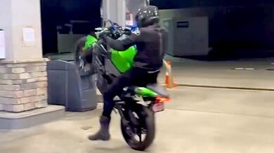 Motofail na benzínce